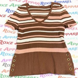 No Boundaries - 🤎🤍🩷 Neapolitan Striped V-Neck Sweater T-Shirt 🤎🤍🩷